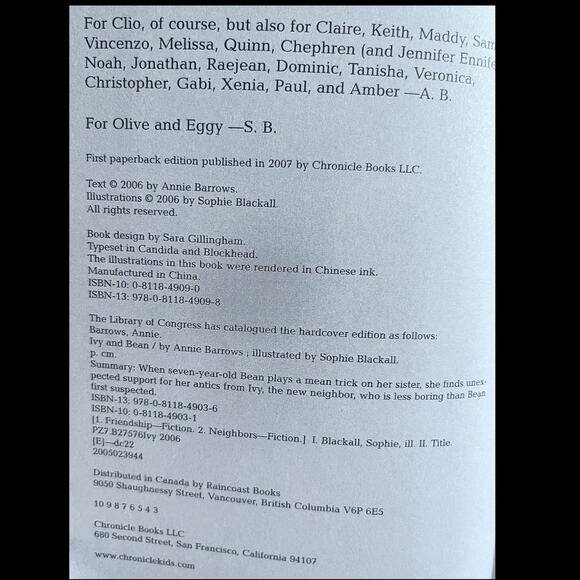 Ivy & Bean (Book 1) Paperback – April 19, 2007 by Annie Barrows - Picture 4 of 5